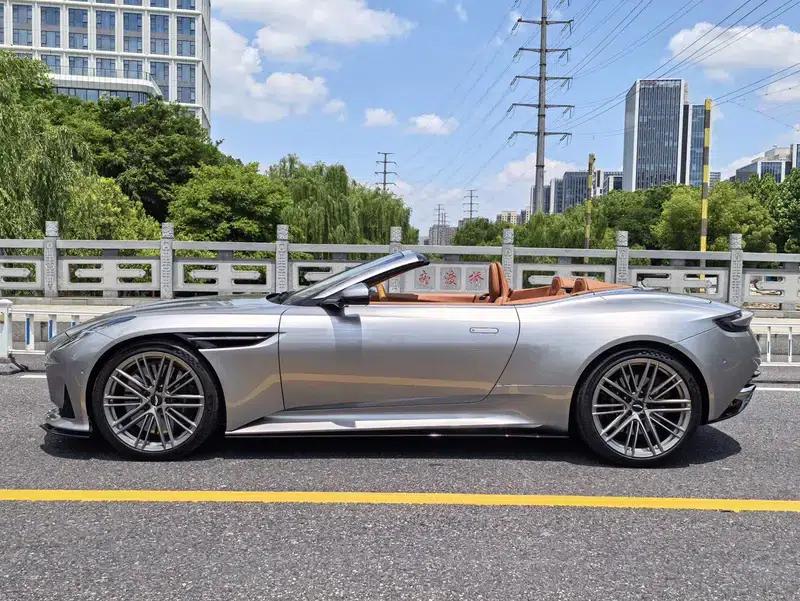 Aston Martin DB12 2024 4.0T V8 Volante — миниатюра 3
