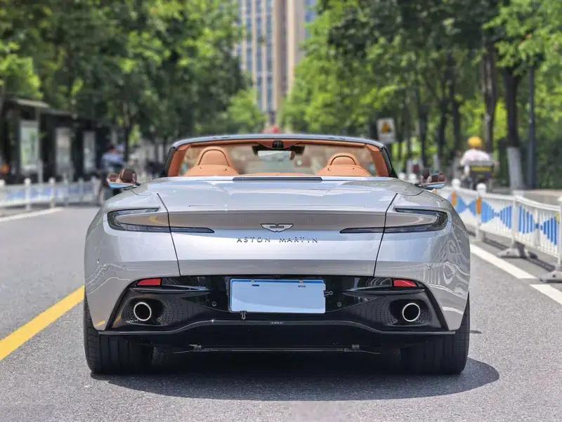 Aston Martin DB12 2024 4.0T V8 Volante — миниатюра 5