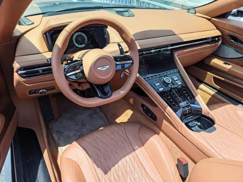 Aston Martin DB12 2024 4.0T V8 Volante — миниатюра 6