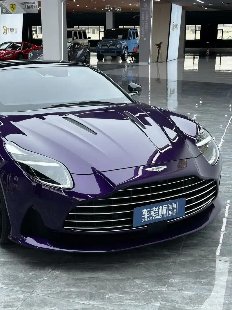 Aston Martin DB12 2024 4.0T V8 Coupe — миниатюра 9
