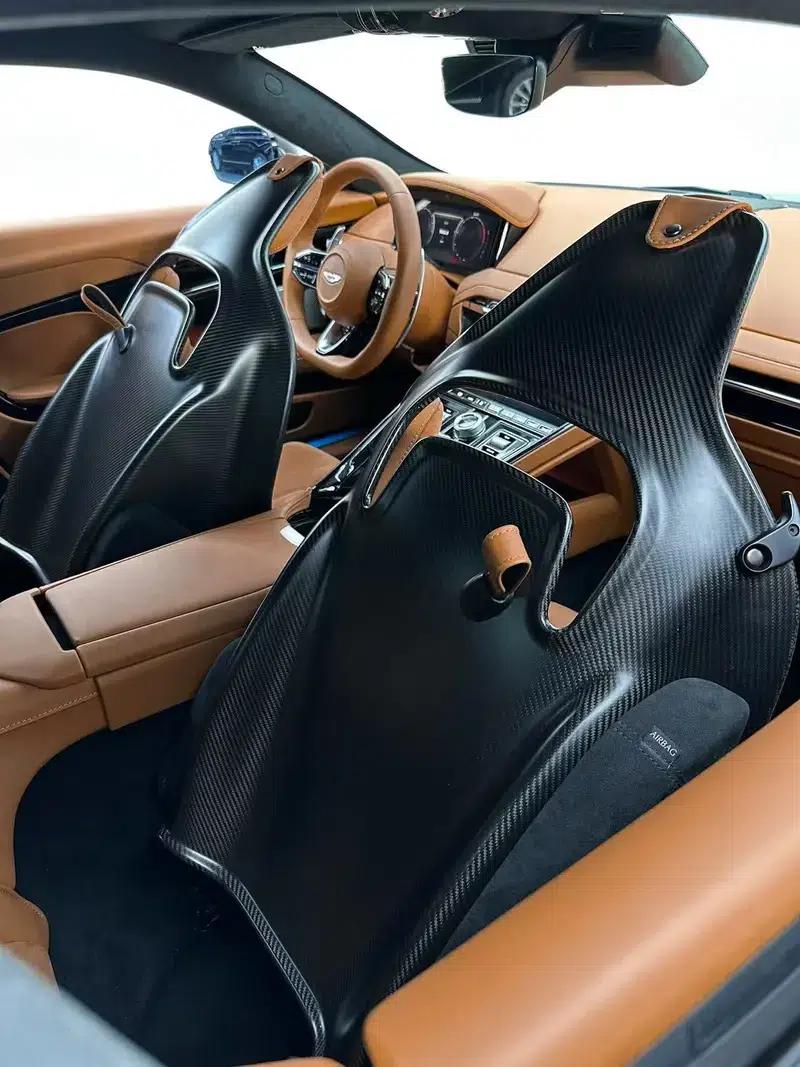 Aston Martin DB12 2024 4.0T V8 Coupe — миниатюра 11