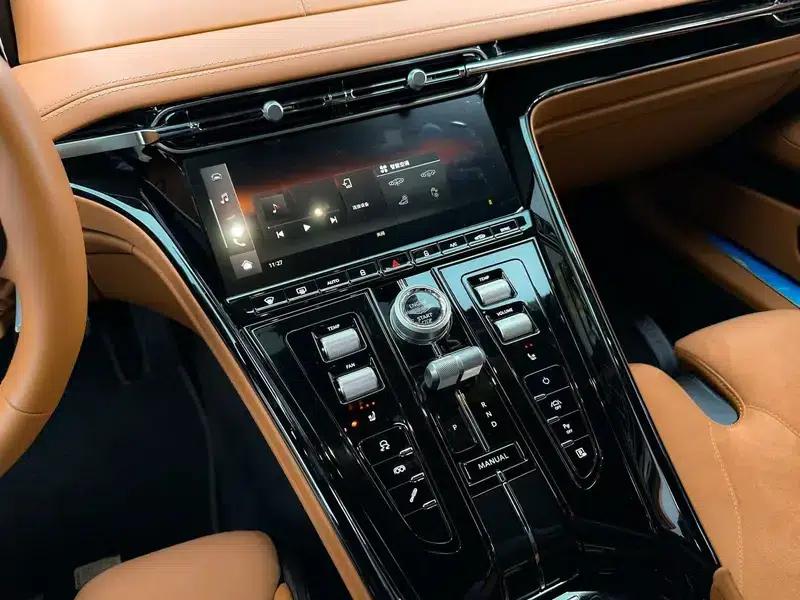 Aston Martin DB12 2024 4.0T V8 Coupe — миниатюра 15