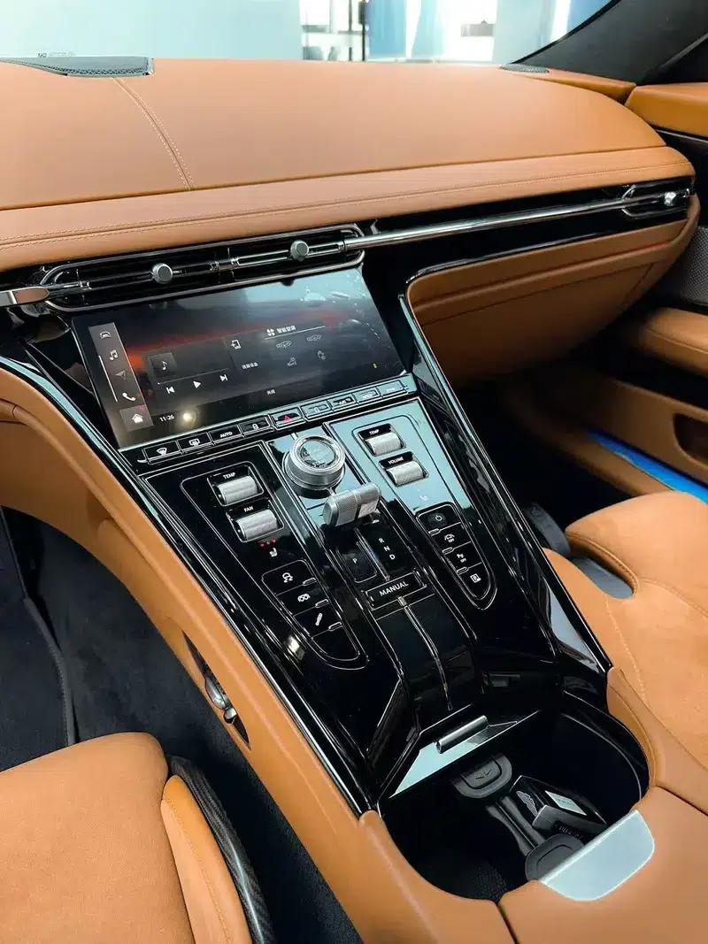 Aston Martin DB12 2024 4.0T V8 Coupe — миниатюра 18