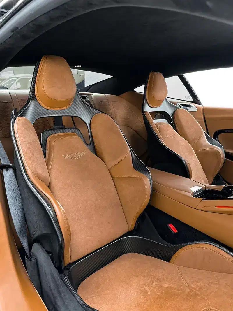 Aston Martin DB12 2024 4.0T V8 Coupe — миниатюра 19