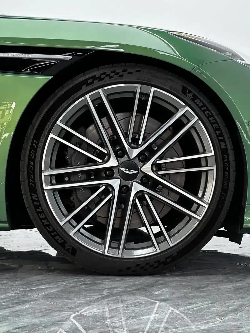 Aston Martin DB12 2024 4.0T V8 Coupe — миниатюра 9