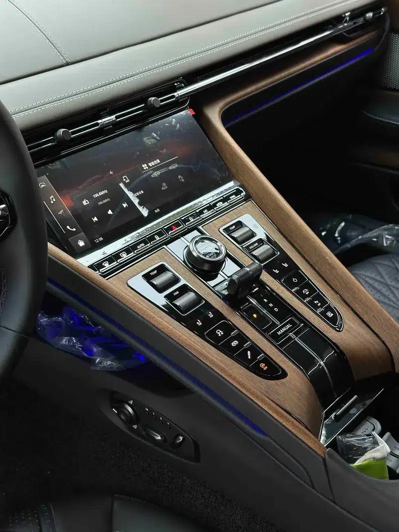 Aston Martin DB12 2024 4.0T V8 Coupe — миниатюра 19