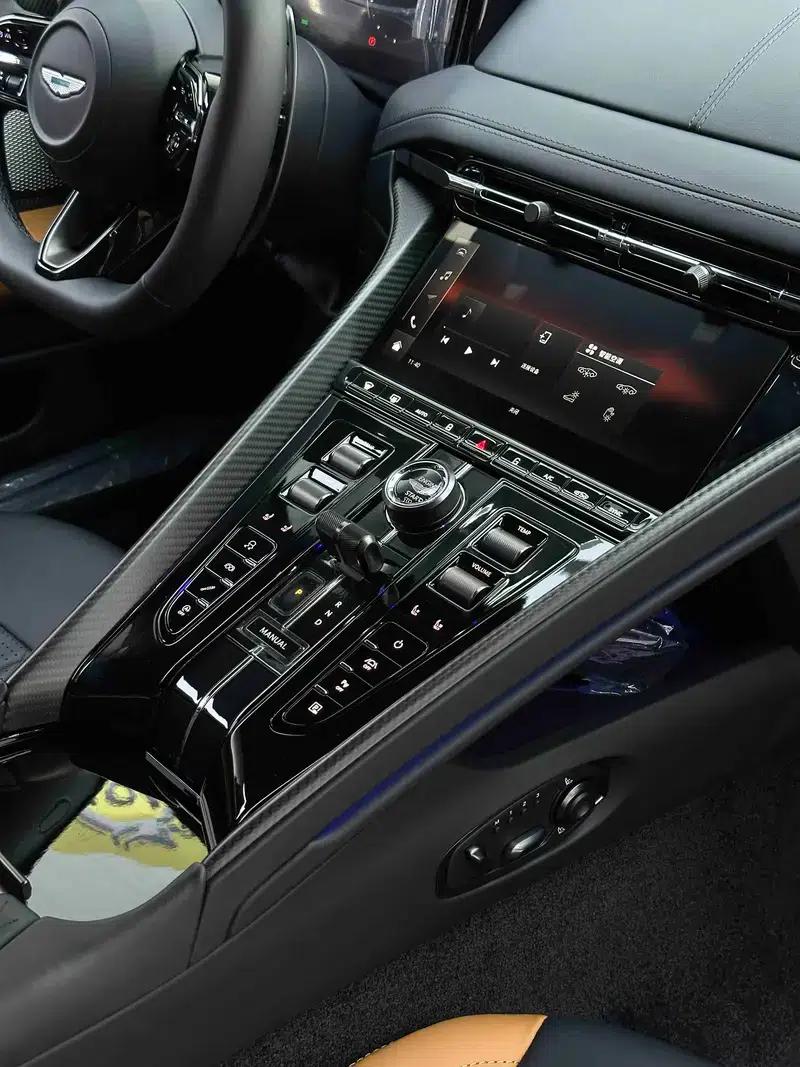 Aston Martin DB12 2024 4.0T V8 Coupe — миниатюра 12