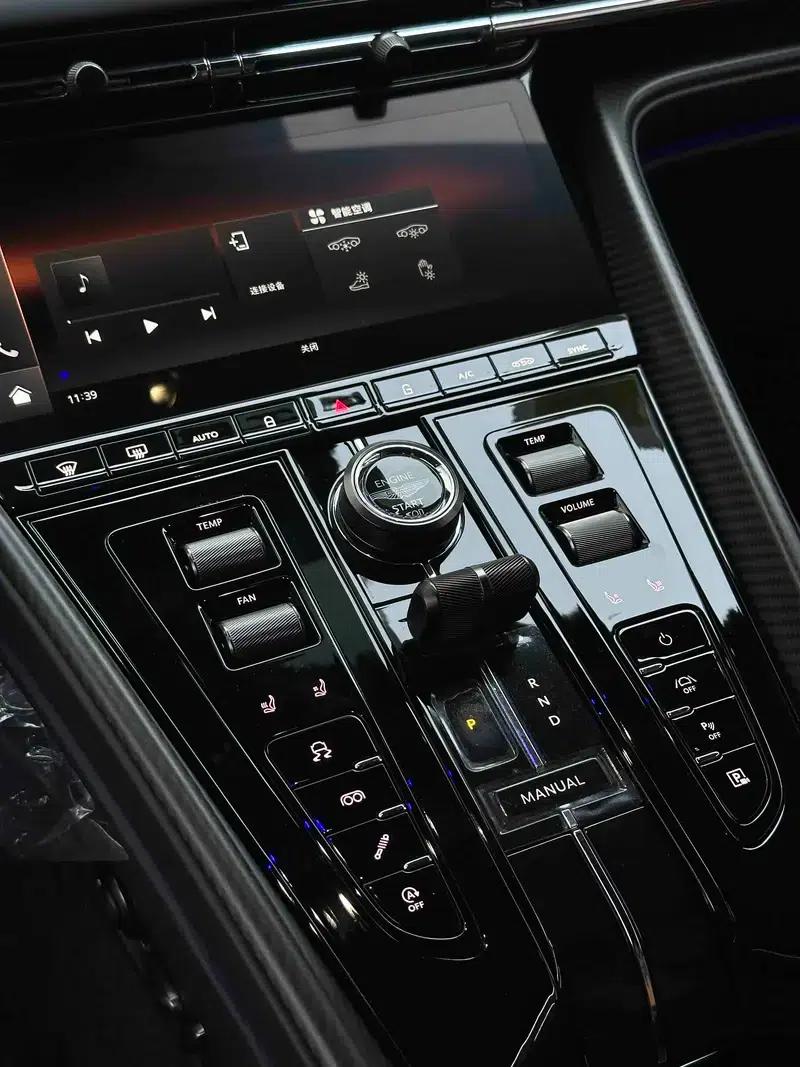 Aston Martin DB12 2024 4.0T V8 Coupe — миниатюра 19