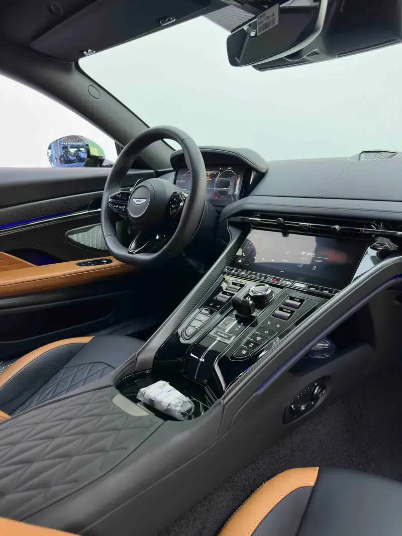 Aston Martin DB12 2024 4.0T V8 Coupe — миниатюра 23