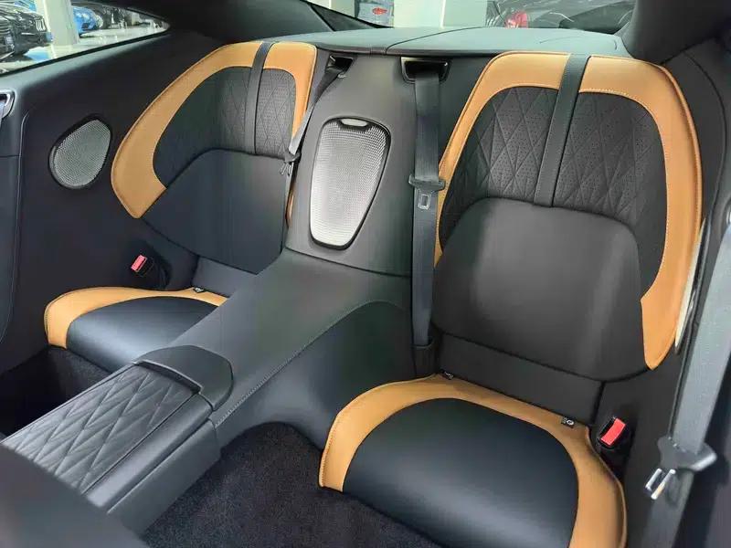 Aston Martin DB12 2024 4.0T V8 Coupe — миниатюра 27
