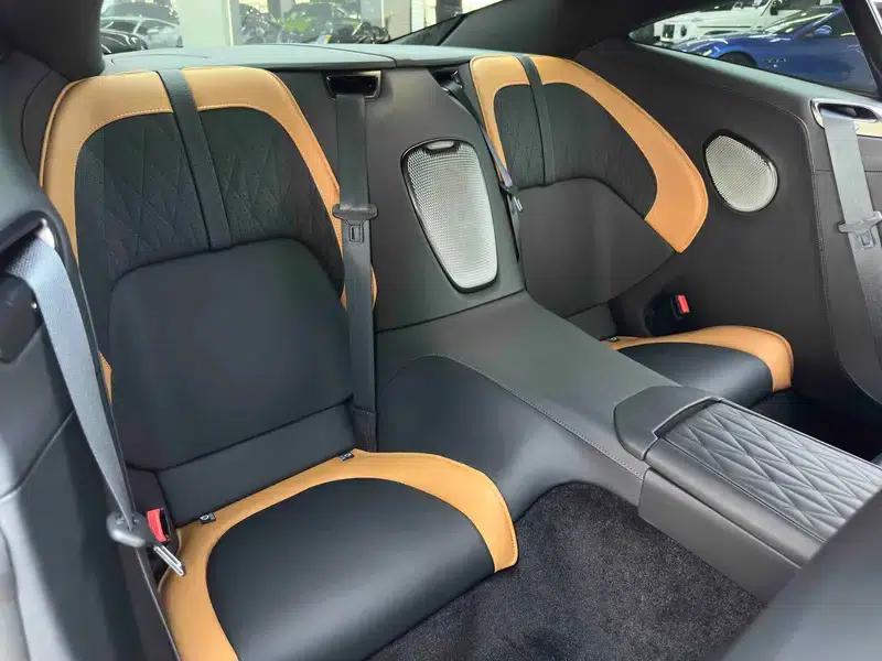 Aston Martin DB12 2024 4.0T V8 Coupe — миниатюра 28