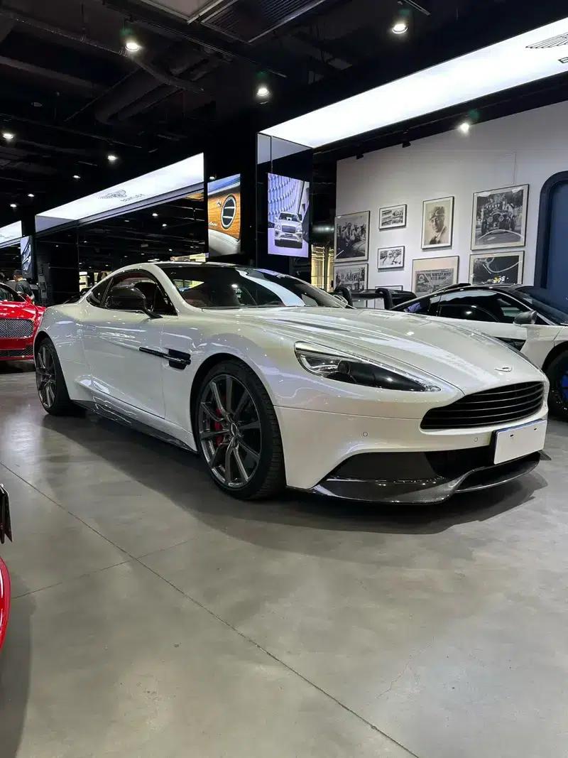 2013 Vanquish 6.0L Standard Model — миниатюра 3