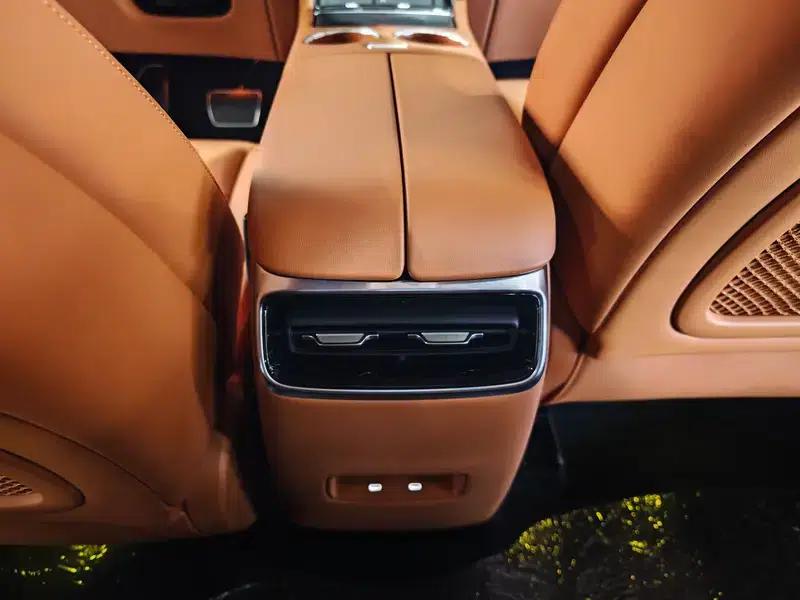 Wenjie M5 2025 Extended Range Ultra 4WD Version — миниатюра 13