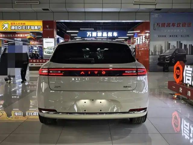 Wenjie M5 2025 Extended Range Ultra 4WD Version — миниатюра 5