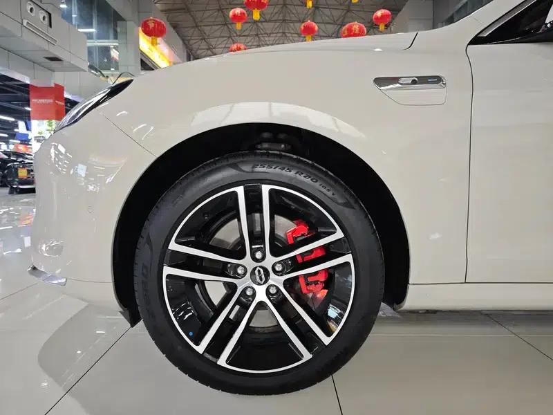 Wenjie M5 2025 Extended Range Ultra 4WD Version — миниатюра 10