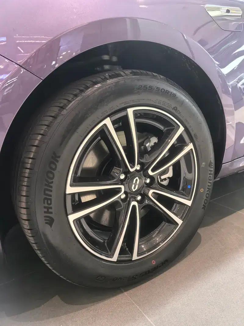 Wenjie M5 2025 Extended Range Ultra 4WD Version — миниатюра 7