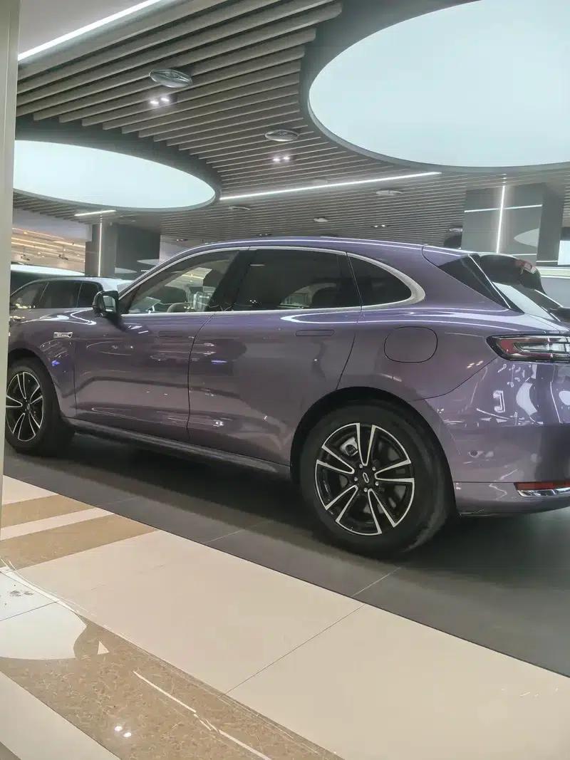 Wenjie M5 2025 Extended Range Ultra 4WD Version — миниатюра 8