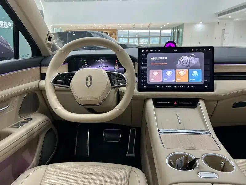 Wenjie M5 2025 Extended Range Ultra 4WD Version — миниатюра 13