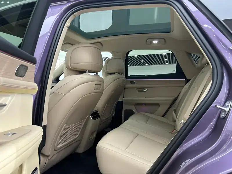 Wenjie M5 2025 Extended Range Ultra 4WD Version — миниатюра 18