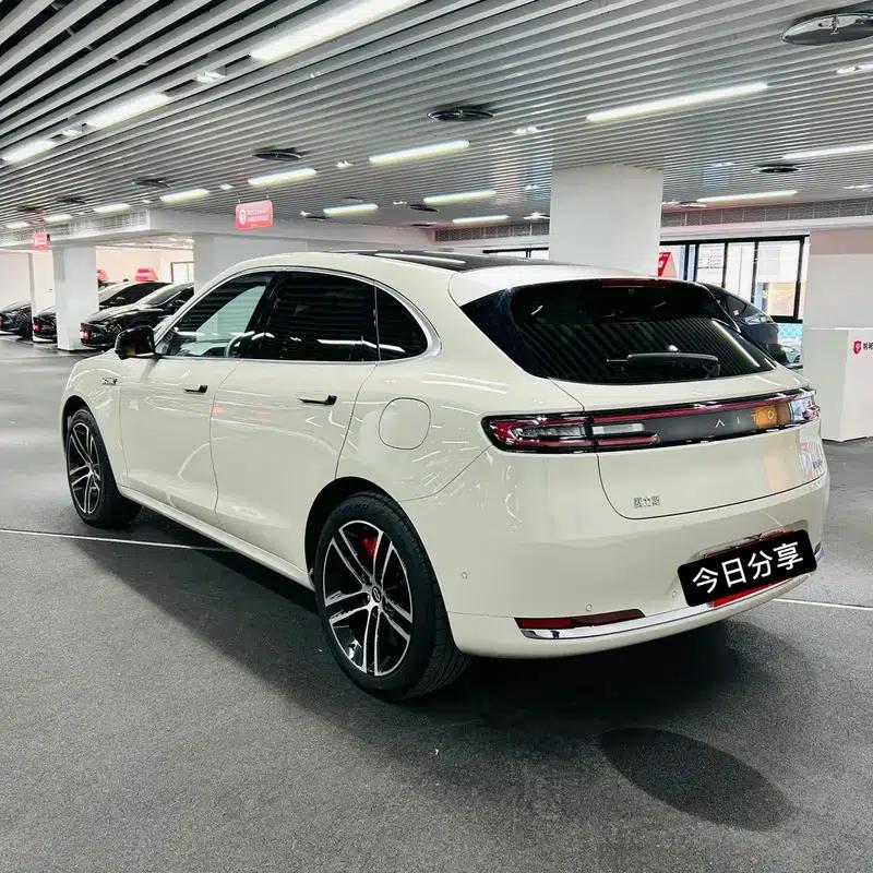 Wenjie M5 2025 Extended Range Ultra 4WD Version — миниатюра 4