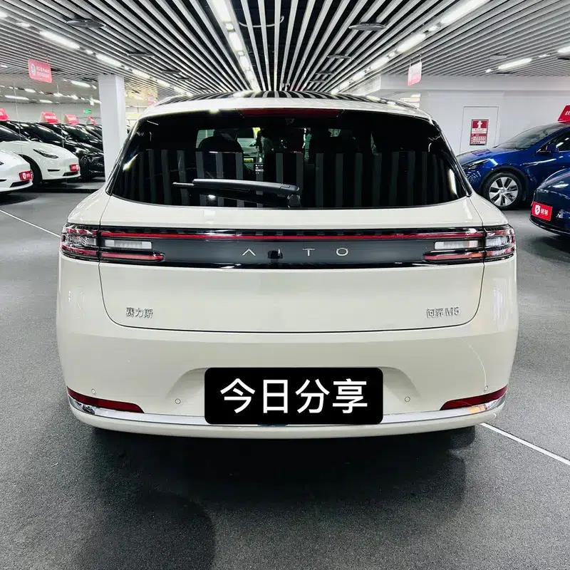 Wenjie M5 2025 Extended Range Ultra 4WD Version — миниатюра 5