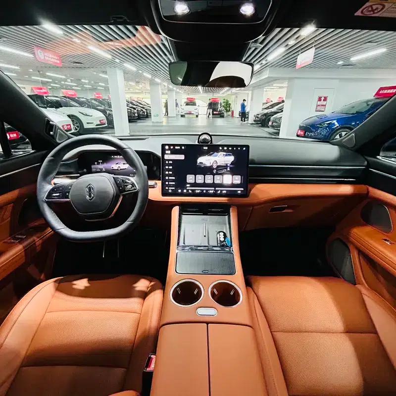 Wenjie M5 2025 Extended Range Ultra 4WD Version — миниатюра 7