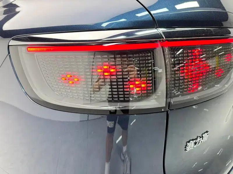 Wenjie M8 2025 Extended Range Ultra 5-Seat 4WD (192-line LiDAR) — миниатюра 13