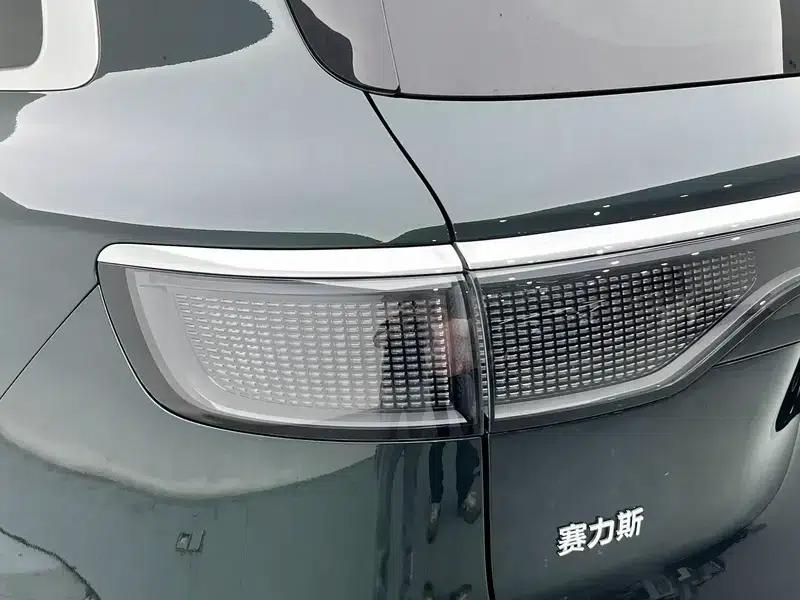 Wenjie M8 2025 Extended Range Max+ 6-Seat 4WD Version (192-line LiDAR) — миниатюра 13