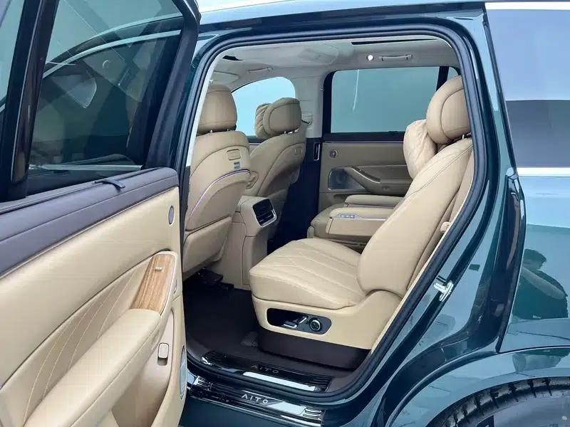 Wenjie M8 2025 Extended Range Max+ 6-Seat 4WD Version (192-line LiDAR) — миниатюра 23