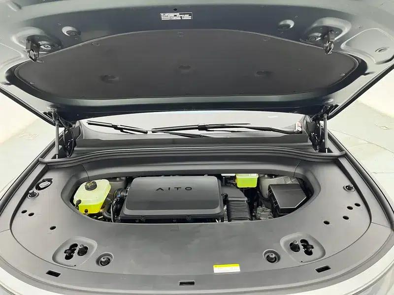 Wenjie M8 2025 Extended Range Max+ 6-Seat 4WD Version (192-line LiDAR) — миниатюра 10