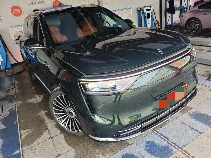 Wenjie M8 2025 Extended Range Ultra 6-Seat 4WD (192-line LiDAR) — миниатюра 2