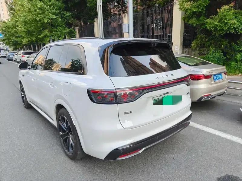 Wenjie M8 2025 Extended Range Max+ 5-Seat 4WD Version (192-line LiDAR) — миниатюра 3