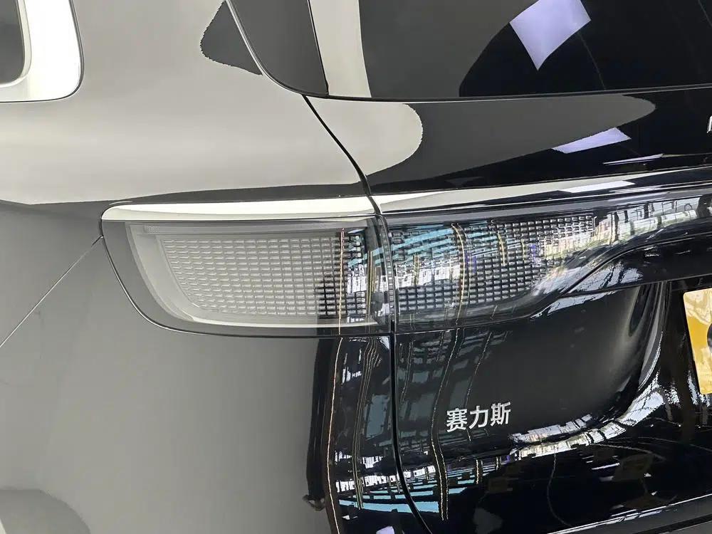 Wenjie M8 2025 Extended Range Max+ 5-Seat 4WD Version (192-line LiDAR) — миниатюра 13