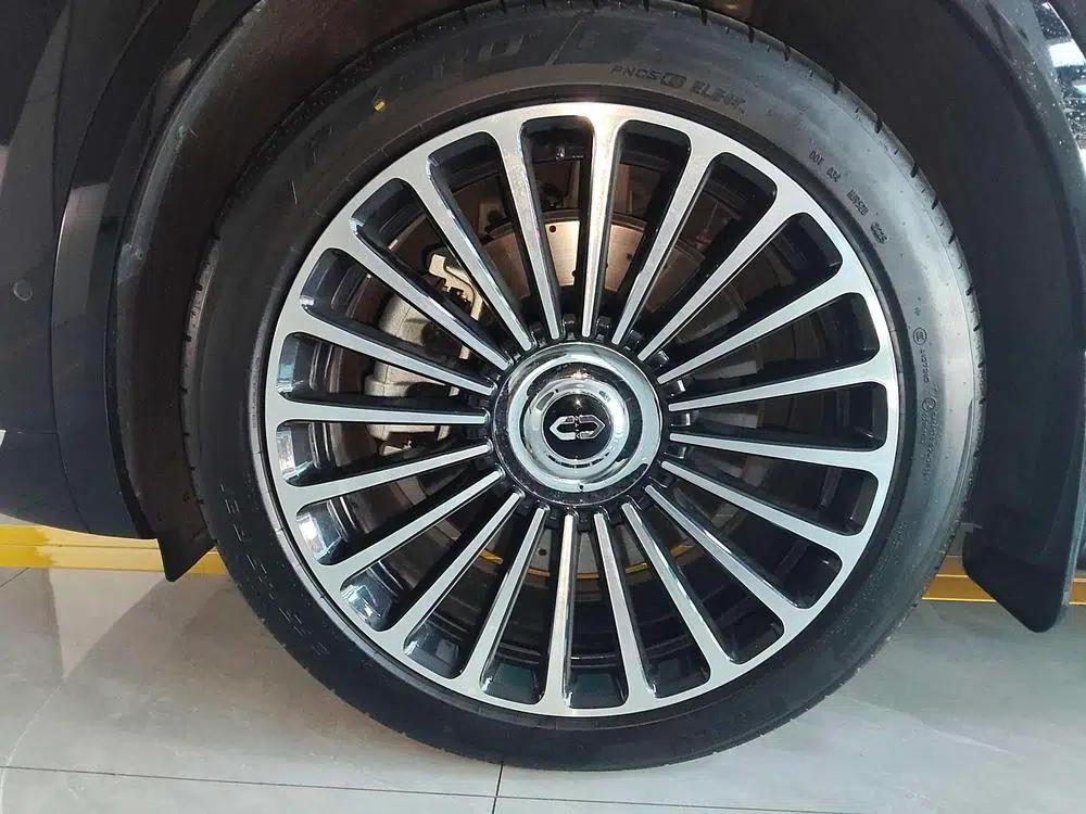 Wenjie M8 2025 Extended Range Max+ 5-Seat 4WD Version (192-line LiDAR) — миниатюра 22