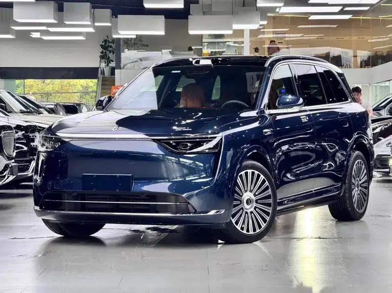 Wenjie M8 2025 Extended Range Ultra 5-Seat 4WD (192-line LiDAR) — миниатюра 1
