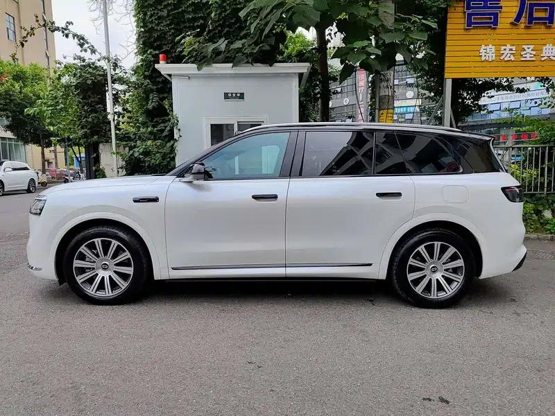 Wenjie M8 2025 Extended Range Max+ 6-Seat 4WD Version (192-line LiDAR) — миниатюра 3