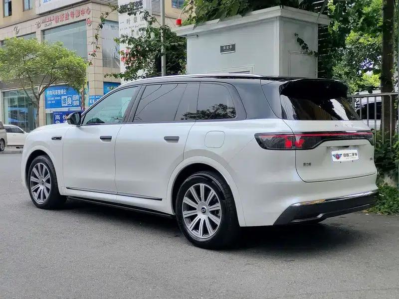 Wenjie M8 2025 Extended Range Max+ 6-Seat 4WD Version (192-line LiDAR) — миниатюра 4