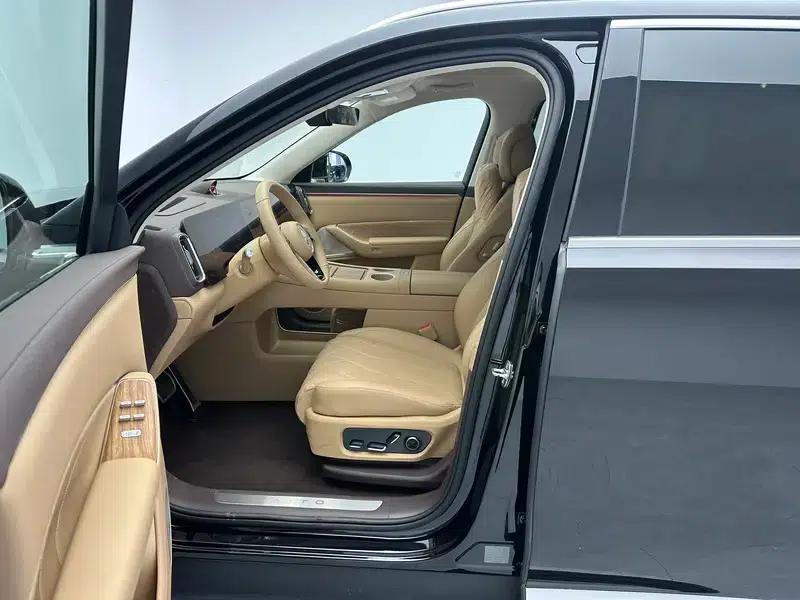 Wenjie M8 2025 Extended Range Ultra 6-Seat 4WD (192-line LiDAR) — миниатюра 17
