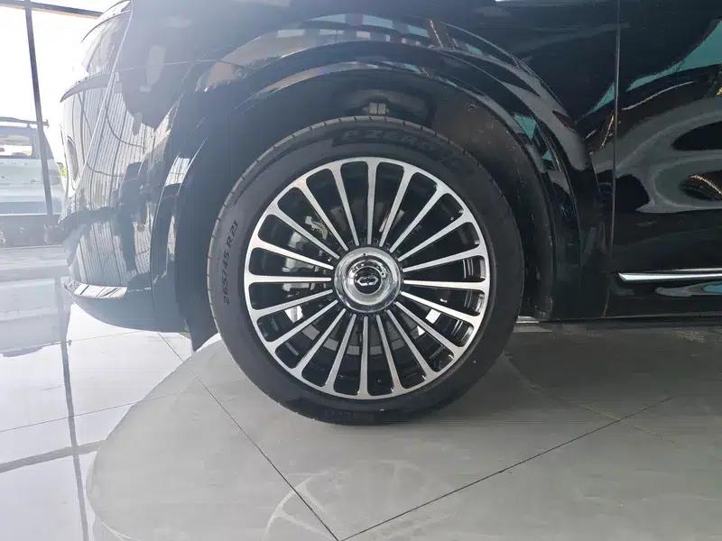 Wenjie M8 2025 Extended Range Ultra 6-Seat 4WD (192-line LiDAR) — миниатюра 22