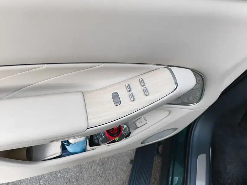 Wenjie M8 2025 Extended Range Ultra 6-Seat 4WD (192-line LiDAR) — миниатюра 15