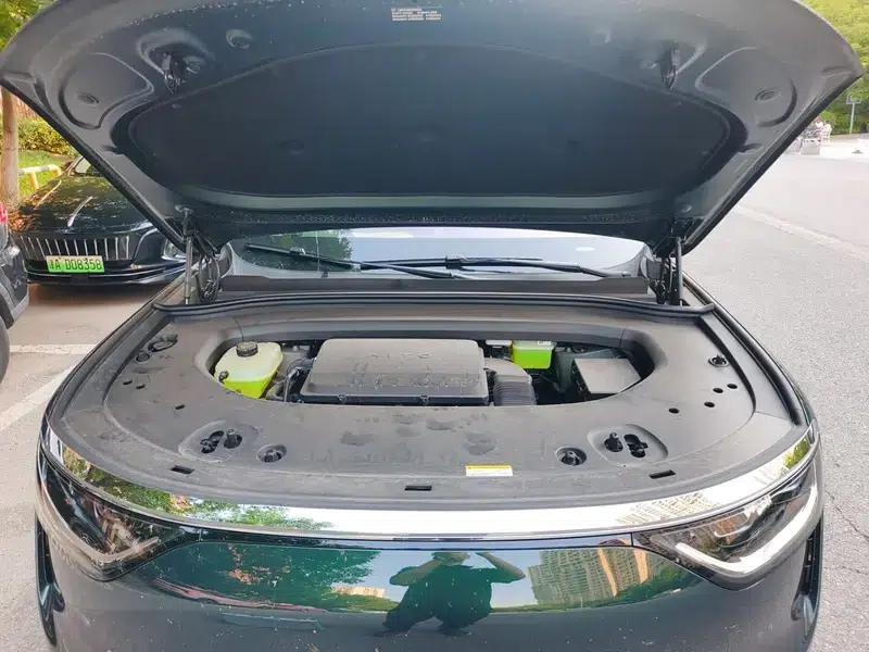 Wenjie M8 2025 Extended Range Ultra 6-Seat 4WD (192-line LiDAR) — миниатюра 19