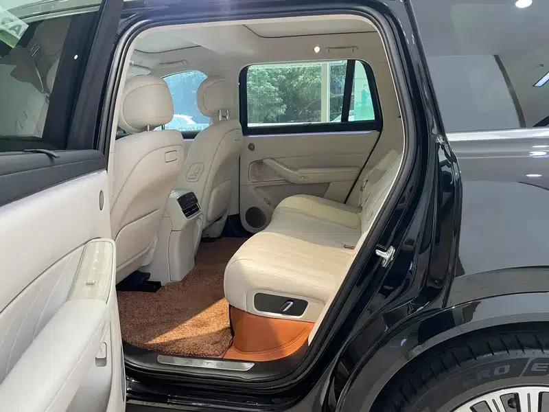 Wenjie M8 2025 Extended Range Max+ 5-Seat 4WD Version (192-line LiDAR) — миниатюра 24