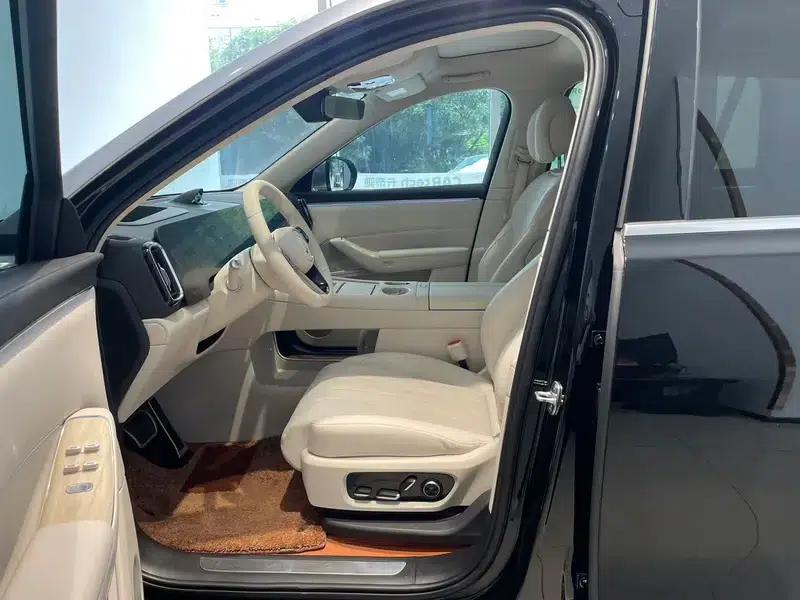 Wenjie M8 2025 Extended Range Max+ 5-Seat 4WD Version (192-line LiDAR) — миниатюра 30