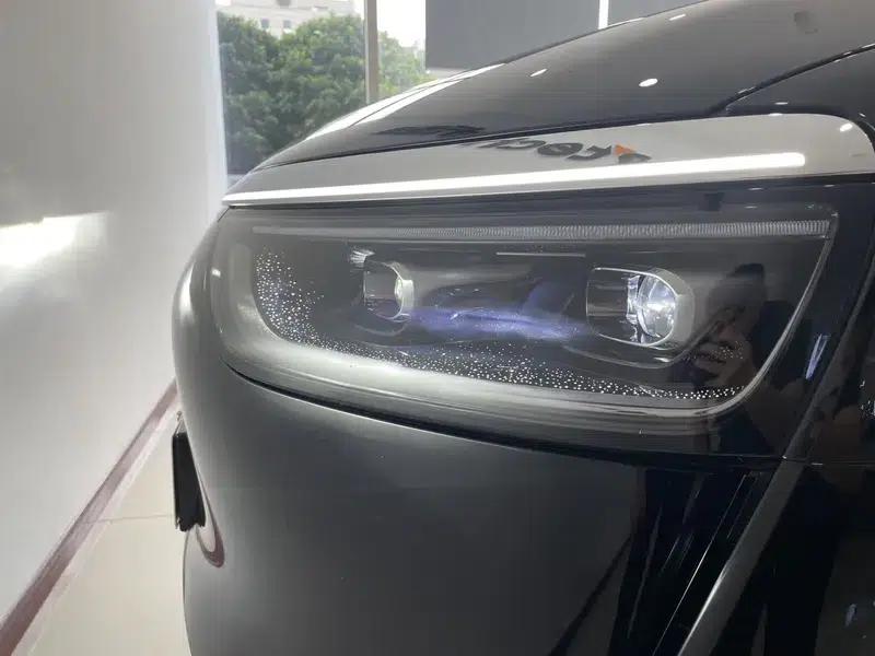 Wenjie M8 2025 Extended Range Max+ 5-Seat 4WD Version (192-line LiDAR) — миниатюра 9