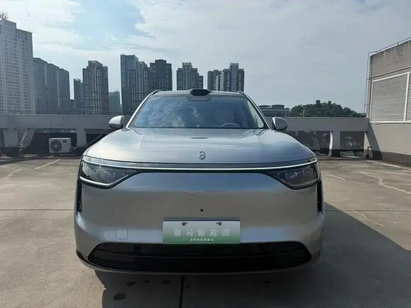 Wenjie M8 2025 Extended Range Ultra 6-Seat 4WD (192-line LiDAR) — миниатюра 2