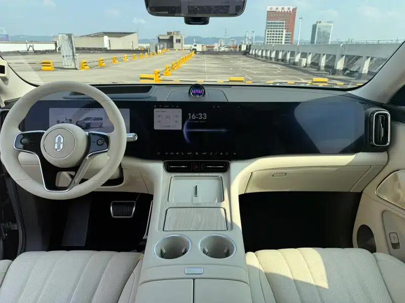Wenjie M8 2025 Extended Range Ultra 6-Seat 4WD (192-line LiDAR) — миниатюра 6
