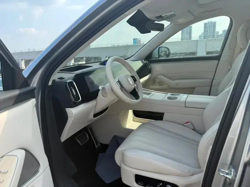 Wenjie M8 2025 Extended Range Ultra 6-Seat 4WD (192-line LiDAR) — миниатюра 8