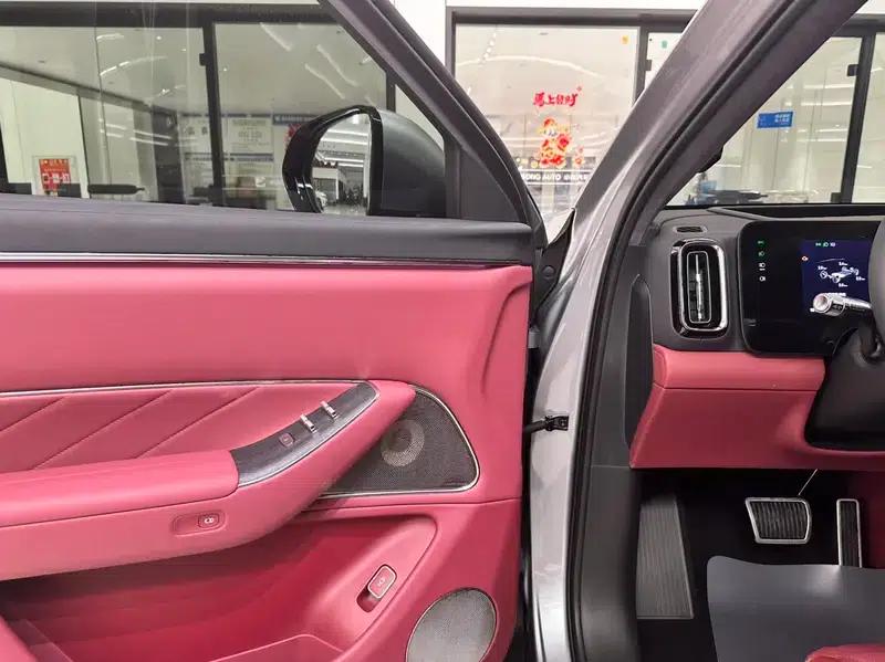 Wenjie M8 2025 Extended Range Ultra 5-Seat 4WD (192-line LiDAR) — миниатюра 27