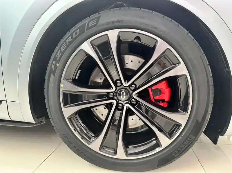 Wenjie M8 2025 Extended Range Ultra 5-Seat 4WD (192-line LiDAR) — миниатюра 7