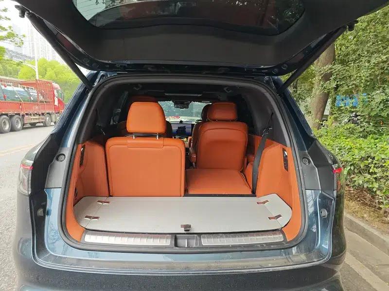 Wenjie M8 2025 Extended Range Max+ 6-Seat 4WD Version (192-line LiDAR) — миниатюра 19